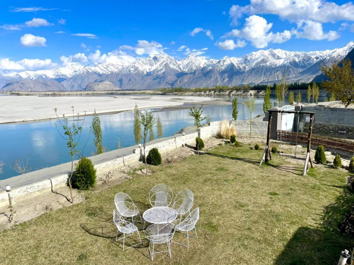 Indus View Hotel Skardu Exterior photo